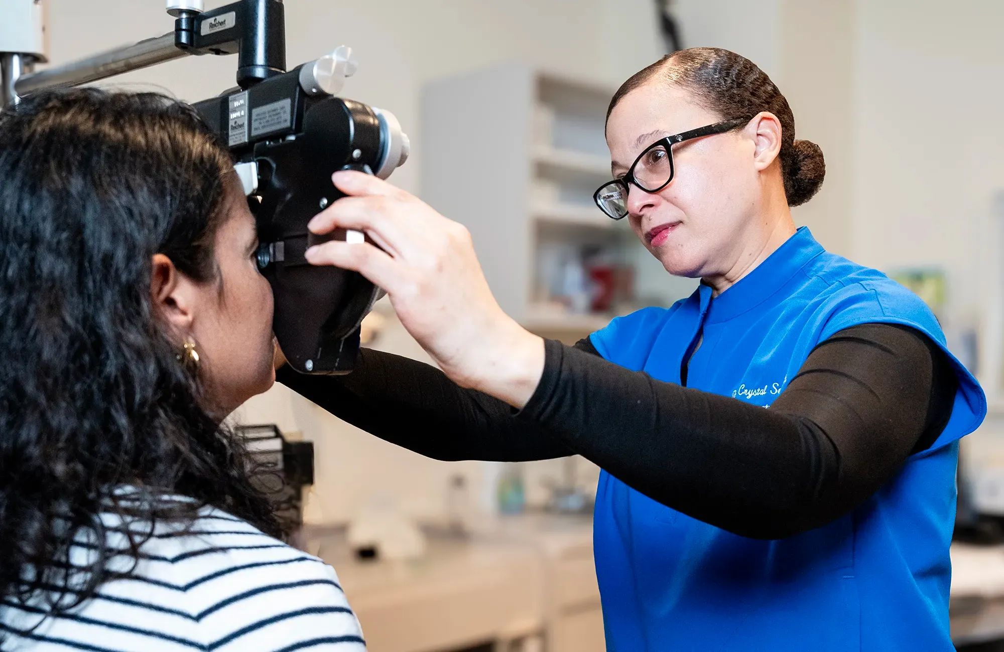 A Connecticut Eye Consultants clinician performing an eye examination